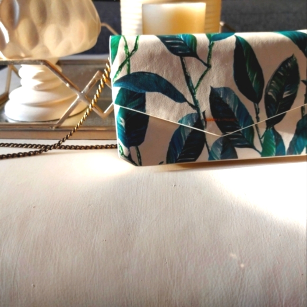 New! Tammy & Benjamin wristlet purse NWOT.